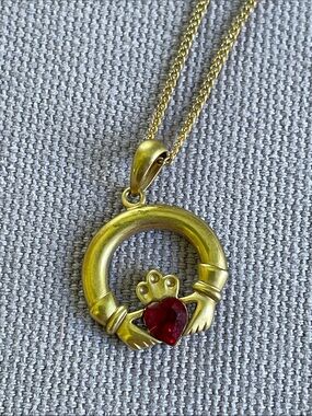 Solvar Claddagh Necklace